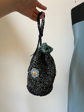 Carica l'immagine nel visualizzatore di Gallery, Pochette a secchiello
