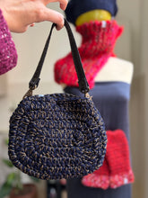 Carica l'immagine nel visualizzatore di Gallery, Pochette in lana