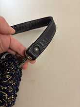 Carica l'immagine nel visualizzatore di Gallery, Pochette in lana