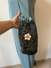 Carica l'immagine nel visualizzatore di Gallery, Pochette a secchiello