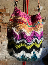 Carica l'immagine nel visualizzatore di Gallery, Secchiello bag