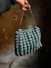 Carica l'immagine nel visualizzatore di Gallery, Pochette noccioline in lana con tracolla