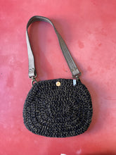 Carica l'immagine nel visualizzatore di Gallery, Pochette con tracolla a spalla