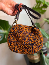Carica l'immagine nel visualizzatore di Gallery, Pochette in cotone e lurex con tracolla a spalla