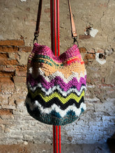 Carica l'immagine nel visualizzatore di Gallery, Secchiello bag