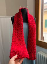 Carica l'immagine nel visualizzatore di Gallery, Sciarpa uncinetto

