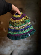 Carica l'immagine nel visualizzatore di Gallery, Cloche uncinetto
