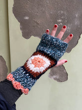 Carica l'immagine nel visualizzatore di Gallery, Manicotti uncinetto
