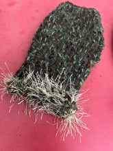 Carica l'immagine nel visualizzatore di Gallery, Manicotti uncinetto
