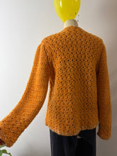 Carica l'immagine nel visualizzatore di Gallery, Cardigan uncinetto
