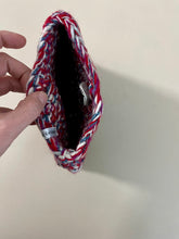 Carica l&#39;immagine nel visualizzatore di Gallery, Pochette uncinetto
