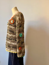 Carica l'immagine nel visualizzatore di Gallery, Pullover uncinetto con applicazioni
