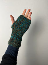 Carica l'immagine nel visualizzatore di Gallery, Manicotti uncinetto
