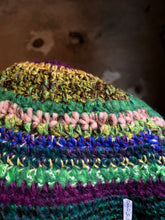 Carica l'immagine nel visualizzatore di Gallery, Cloche uncinetto
