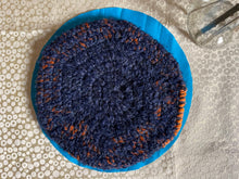 Carica l&#39;immagine nel visualizzatore di Gallery, Basco uncinetto
