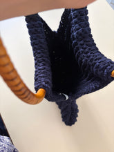 Carica l'immagine nel visualizzatore di Gallery, Borsa a trapezio
