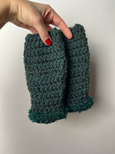 Carica l'immagine nel visualizzatore di Gallery, Manicotti uncinetto
