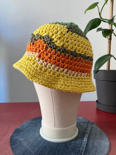 Carica l'immagine nel visualizzatore di Gallery, Cloche uncinetto in cotone
