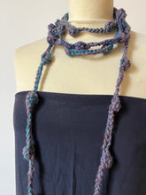 Carica l'immagine nel visualizzatore di Gallery, Collana Ambra in lana
