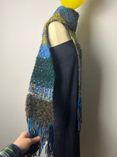 Carica l'immagine nel visualizzatore di Gallery, Sciarpa uncinetto
