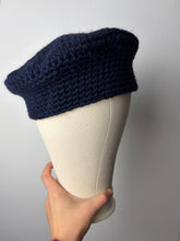 Carica l'immagine nel visualizzatore di Gallery, Basco in lana
