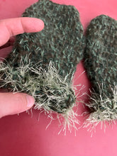 Carica l'immagine nel visualizzatore di Gallery, Manicotti uncinetto
