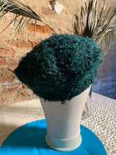 Carica l&#39;immagine nel visualizzatore di Gallery, Basco uncinetto
