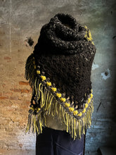 Carica l&#39;immagine nel visualizzatore di Gallery, Scialle uncinetto
