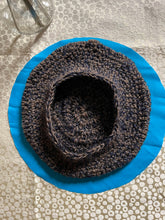 Carica l&#39;immagine nel visualizzatore di Gallery, Basco uncinetto
