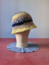 Carica l&#39;immagine nel visualizzatore di Gallery, Cloche uncinetto
