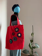 Carica l&#39;immagine nel visualizzatore di Gallery, Borsa in tessuto con applicazioni
