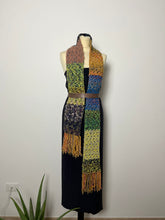 Carica l'immagine nel visualizzatore di Gallery, Sciarpa uncinetto
