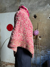 Carica l&#39;immagine nel visualizzatore di Gallery, Poncho in lana
