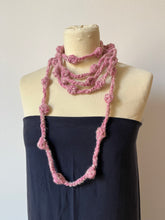 Carica l'immagine nel visualizzatore di Gallery, Collana Ambra in lana
