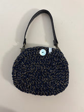 Carica l'immagine nel visualizzatore di Gallery, Pochette in lana
