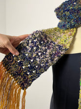 Carica l'immagine nel visualizzatore di Gallery, Sciarpa uncinetto
