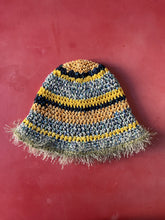 Carica l&#39;immagine nel visualizzatore di Gallery, Cloche uncinetto
