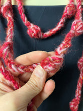 Carica l'immagine nel visualizzatore di Gallery, Collana Ambra in lana
