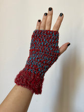 Carica l'immagine nel visualizzatore di Gallery, Manicotti uncinetto
