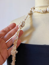 Carica l'immagine nel visualizzatore di Gallery, Collana Ambra in lana
