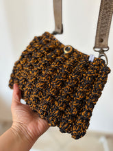 Carica l'immagine nel visualizzatore di Gallery, Pochette noccioline in cotone con tracolla in pelle

