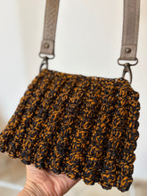 Carica l'immagine nel visualizzatore di Gallery, Pochette noccioline in cotone con tracolla in pelle
