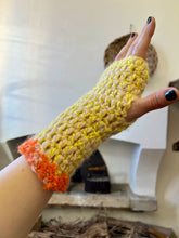 Carica l'immagine nel visualizzatore di Gallery, Manicotti uncinetto
