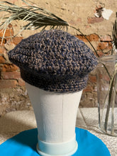 Carica l&#39;immagine nel visualizzatore di Gallery, Basco uncinetto
