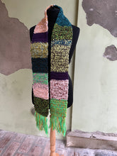 Carica l'immagine nel visualizzatore di Gallery, Sciarpa uncinetto

