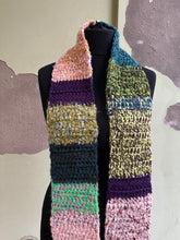 Carica l'immagine nel visualizzatore di Gallery, Sciarpa uncinetto
