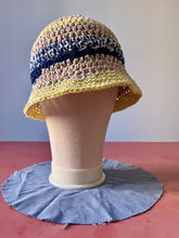 Carica l&#39;immagine nel visualizzatore di Gallery, Cloche uncinetto
