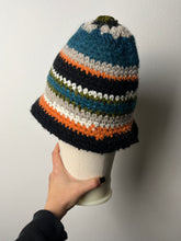 Carica l&#39;immagine nel visualizzatore di Gallery, Cloche uncinetto
