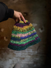 Carica l'immagine nel visualizzatore di Gallery, Cloche uncinetto
