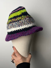 Carica l&#39;immagine nel visualizzatore di Gallery, Cloche uncinetto
